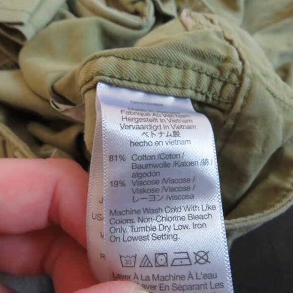 MADEWELL Plus Garment-Dyed Low-Slung Straight Cargo Pants in Classic Olive 18W - Picture 13 of 13